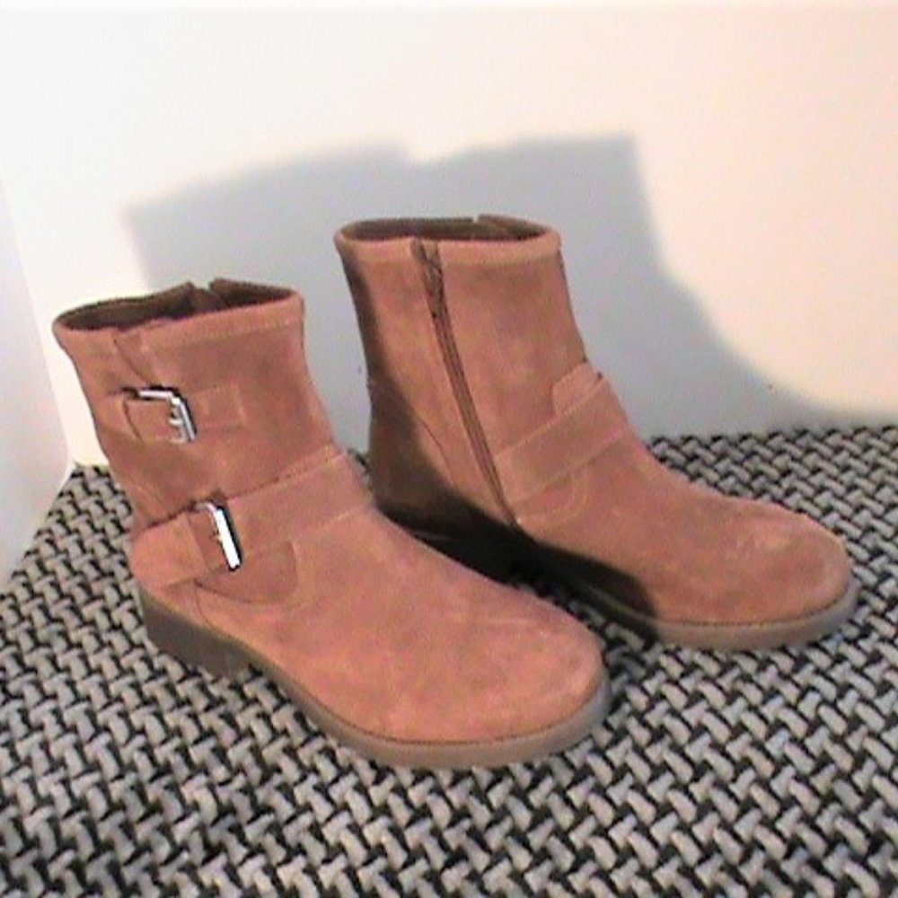 Steve Madden swede boot